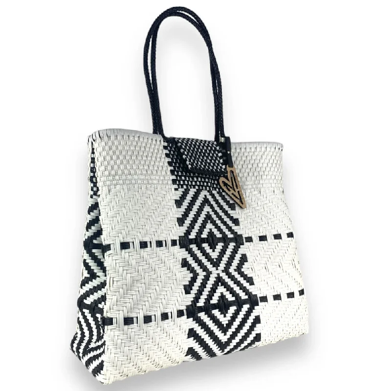 Maria Victoria | Arrow Black&White | Upcycled, Handwoven, Shoulder Tote